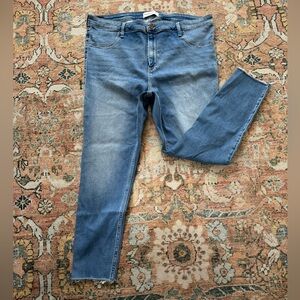 Abercrombie & Fitch High Rise Jegging